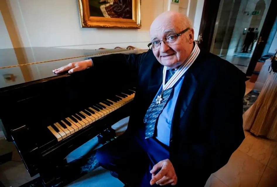Ron Paley seated at a piano